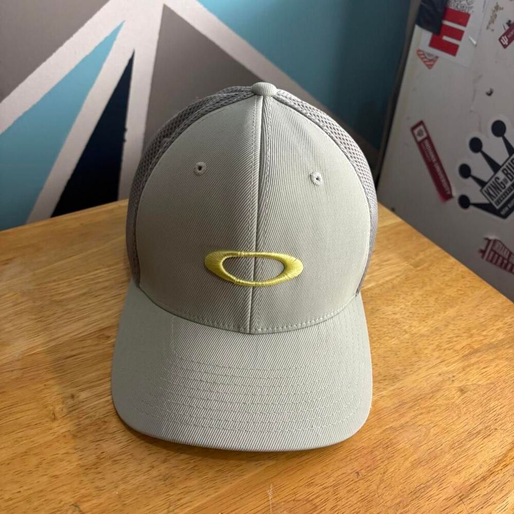 Oakley Men's Grey and Cream Hat